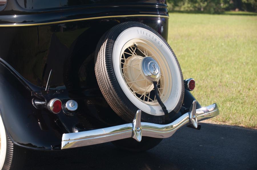  Ford DeLuxe Fordor Sedan 1933 года  (фото 11 из 17)